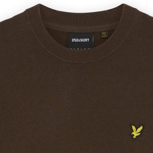 Lyle & Scott Men's Cotton Crew Neck Knitted Jumper in Ebony - Collar Detail