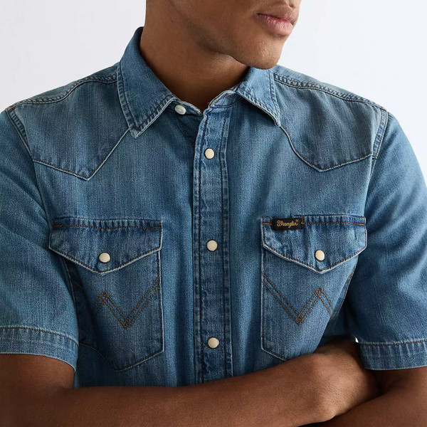 Wrangler Regular Short Sleeve Western Blue Denim Shirt in Mid Light Wash - Pocket Details