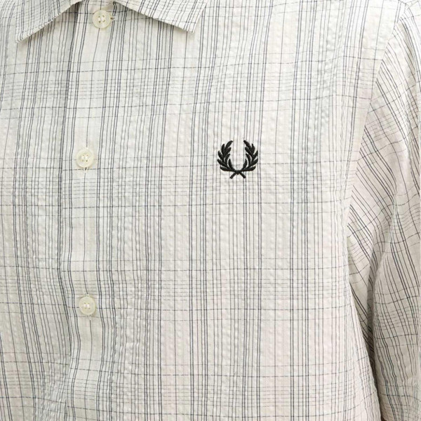 Fred Perry Men's Mod Short Sleeve Seersucker Check Shirt in Ecru - Fabric Detail