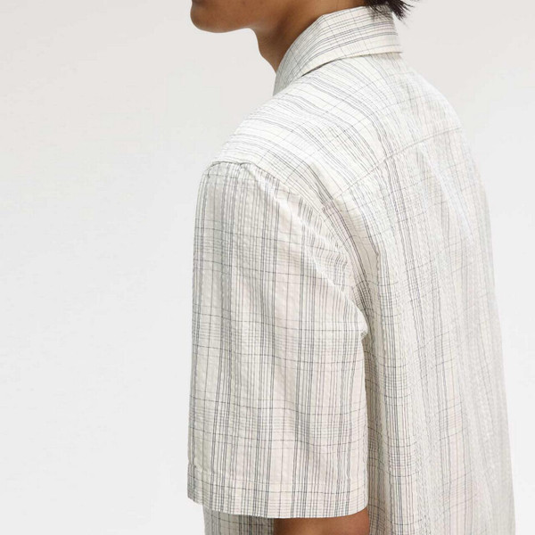 Fred Perry Men's Mod Short Sleeve Seersucker Check Shirt in Ecru - Sleeve Detail