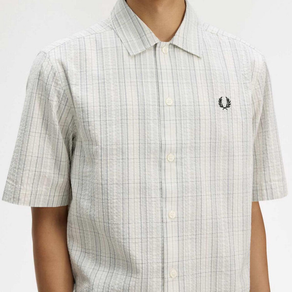 Fred Perry Men's Mod Short Sleeve Seersucker Check Shirt in Ecru - Front Detail