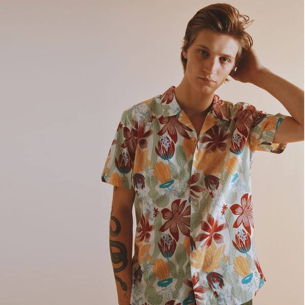 Man wearing Ben Sherman Men's Retro 1970s Cactus Print Resort Collar Shirt