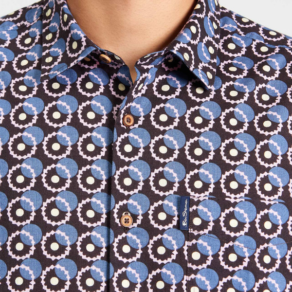 Ben Sherman Men's Mod Geo Op Art Spot Print Short Sleeve Shirt in Coffee - Collar etail and Geometric Dot Print