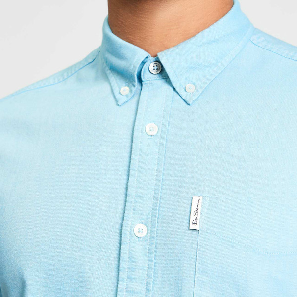 Collar Detail on the Ben Sherman Men's Mod Shirt Sleeve Signature Oxford Shirt in Blue
