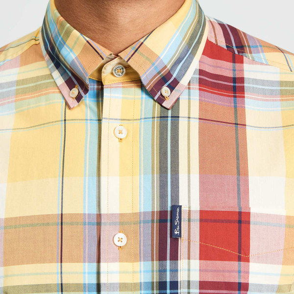 Ben Sherman Men's Mod Oversized Check Short Sleeve Shirt in Zest - Collar and Check Design