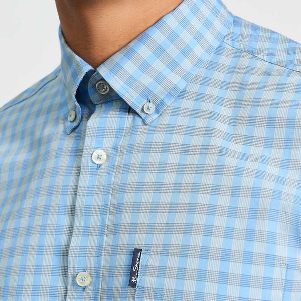 Collar and Gingham Check Detail on the Ben Sherman Short Sleeve Linear Gingham Check Men's Mod Shirt in Lake