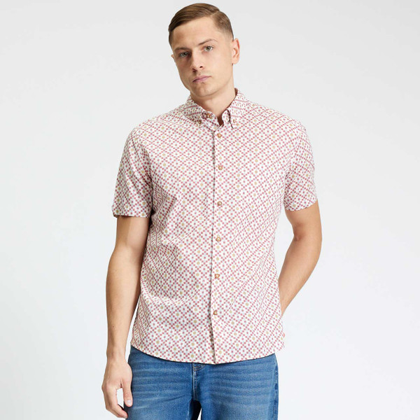 Man Wearing Ben Sherman Men's Retro Button Down Short Sleeve Festival Geo Print Shirt in Rose - Front View