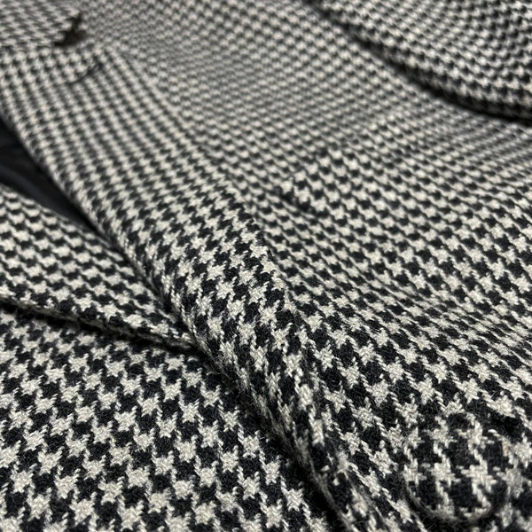 Madcap England Dylan 60s Mod Dogtooth Brushed Wool Blend Suit Blazer Close Up Lapel