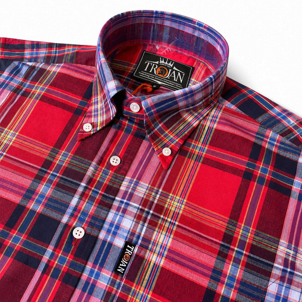Collar Detail on the Trojan Men's Mod Button Down Short Sleeve Check Shirt in Blood