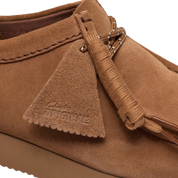 Clarks Originals Men's Wallabee Lite Shoes in Cola Suede - Fob Close Up