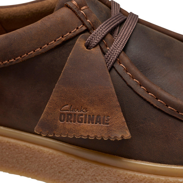 Clarks Originals Men's Boxbee Walla Shoes in Beeswax Leather - Close Up Of Fobs