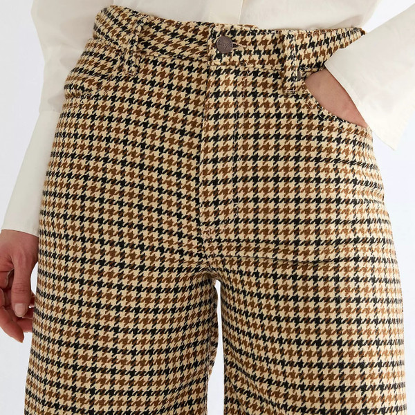 Model Wearing Wrangler Women's Canyon Houndstooth Bison Wide Leg Trousers in Brown - Close up front
