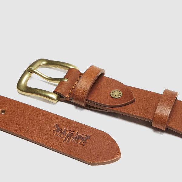 Levi's Addison Full Grain Leather Belt in Mocha Bisque - Retro Brown Belt - Close Up