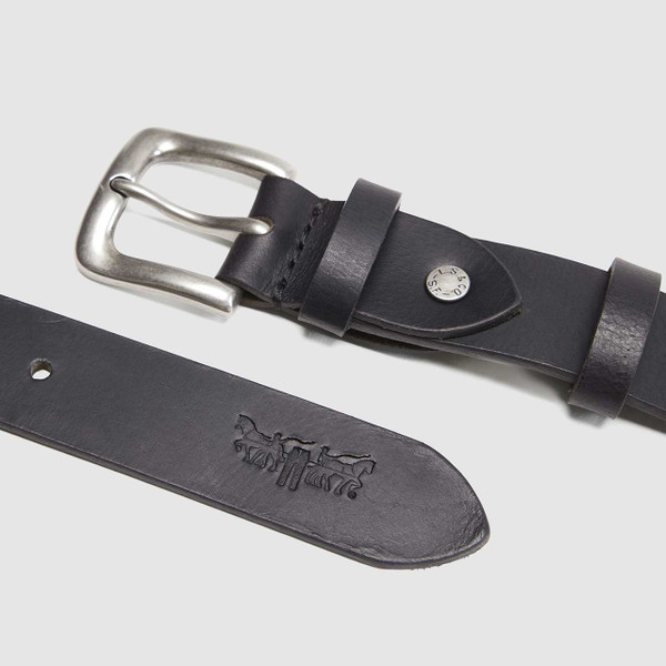 Levi's Addison Full Grain Leather Belt Black - Close Up