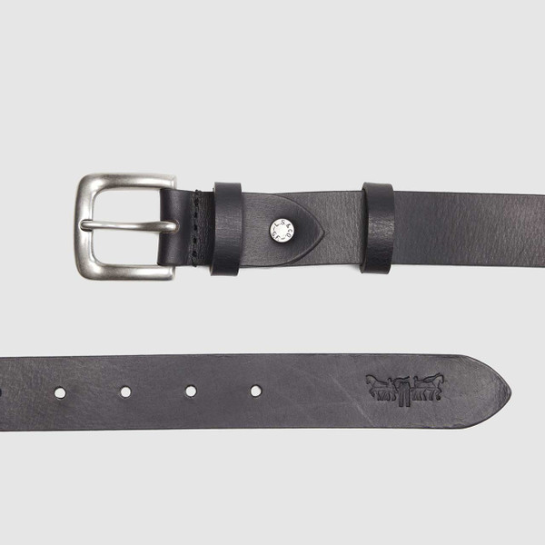 Levi's Addison Full Grain Leather Belt Black - Buckle Detail