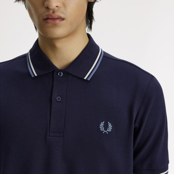 Tipping on collar on Fred Perry M3600 Mod Twin Tipped Polo in Twilight Navy