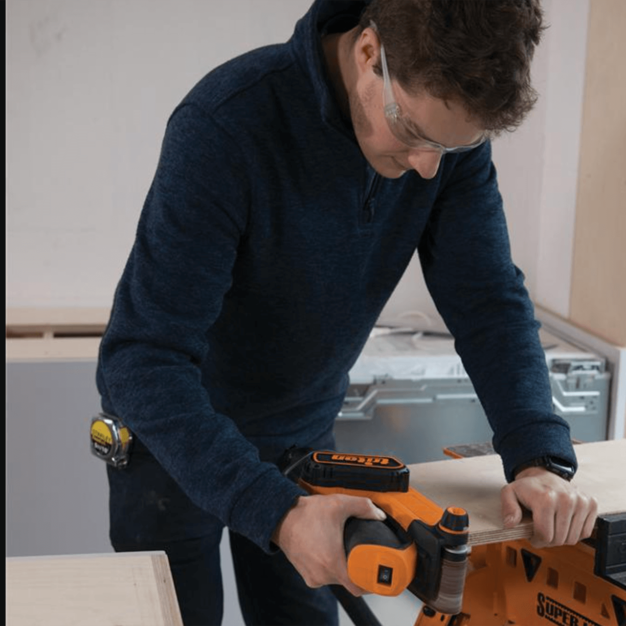 Triton Palm Sander 2-1/2\