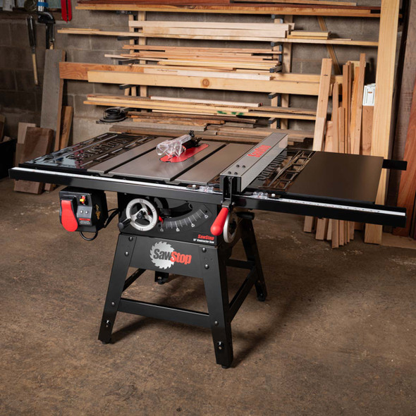 Contractor 1.75HP Saw with 30” Premium Fence, Rails & Extension Table