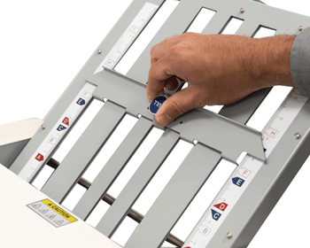 Fold plates are clearly marked, with quick release fold stops
