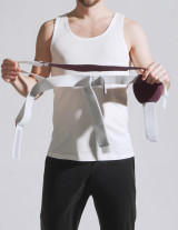 Close-up of Push med Shoulder Brace Plus strap and chest fixation system, highlighting adjustable support and comfortable Sympress™ material for secure shoulder immobilisation.