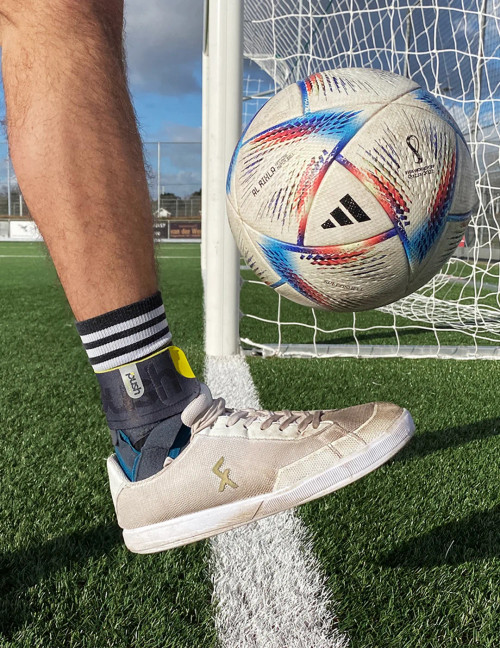 Supports the ankle through rapid turns, sprints and sudden stops on the field