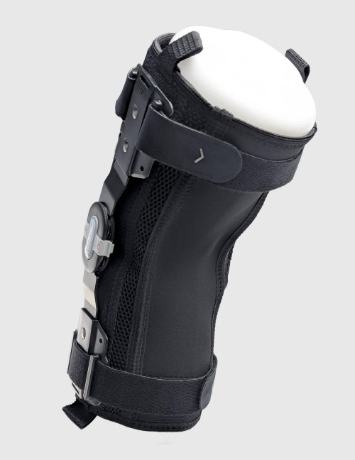 Provides structured knee stabilisation with adjustable range-of-motion control for rehabilitation and recovery.