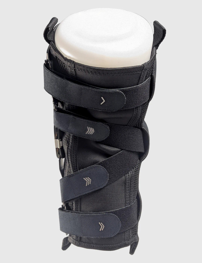 Supportive osteoarthritis knee brace designed to offload pressure and improve comfort during everyday activities.