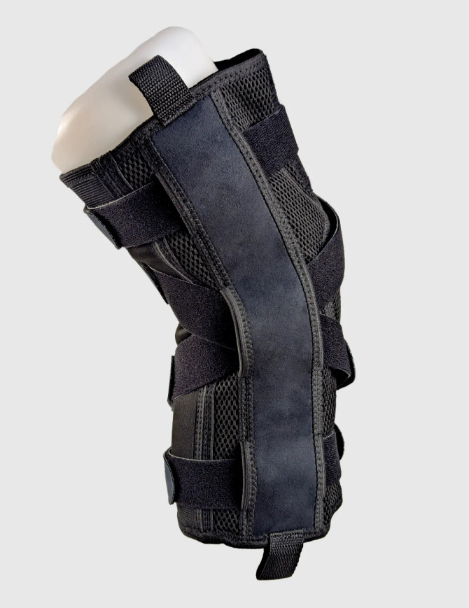 Adjustable OA knee support providing targeted stabilisation and alignment for degenerative knee conditions.