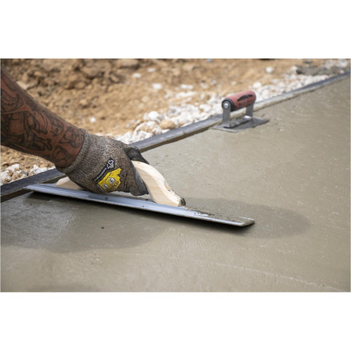 Marshalltown 145  16" x 3-1/8" Beveled End Magnesium Hand Float with Wood Handle (14604) Image 2
