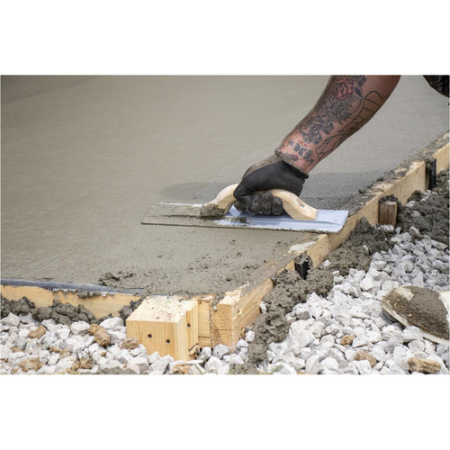 Marshalltown 145  16" x 3-1/8" Beveled End Magnesium Hand Float with Wood Handle (14604) Image 3
