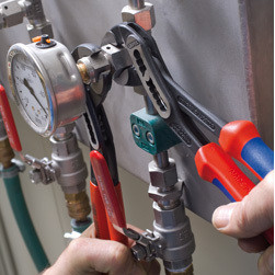 Knipex 8801-7  7" Alligator Water Pump Pliers (8801180) Image 4