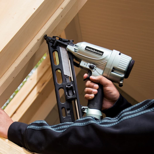 Metabo HPT 14305HPT  2" x 15 Gauge Smooth Basic Bright "DA" Style Angled Finish Nails - 4000 per Package Image 6