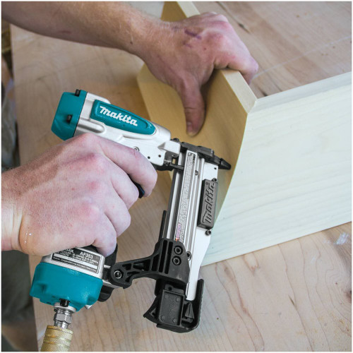 Makita AF353  23 Gauge, 1-3/8" Pin Nailer Image 4