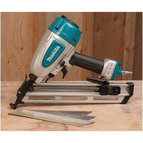 Makita AF635  15 Gauge, 2-1/2" Angled Finish Nailer Image 2