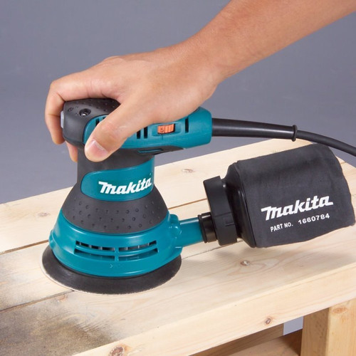 Makita BO5031K  5" Variable Speed Random Orbit Sander Kit - 3.0 Amp Image 2