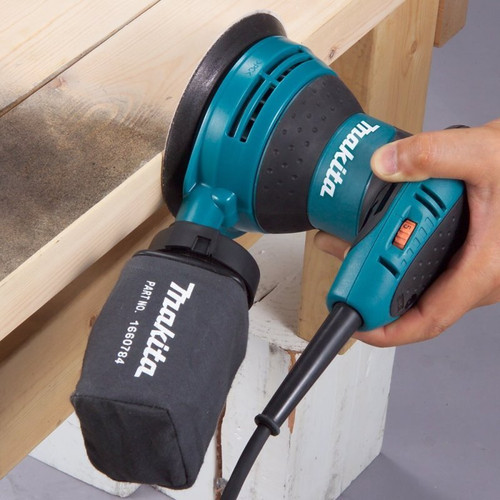 Makita BO5031K  5" Variable Speed Random Orbit Sander Kit - 3.0 Amp Image 4