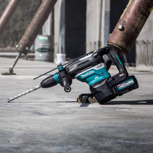Makita GRH05M1 40V MAX XGT 1-9/16" Brushless Cordless AVT Rotary Hammer Kit Image 3