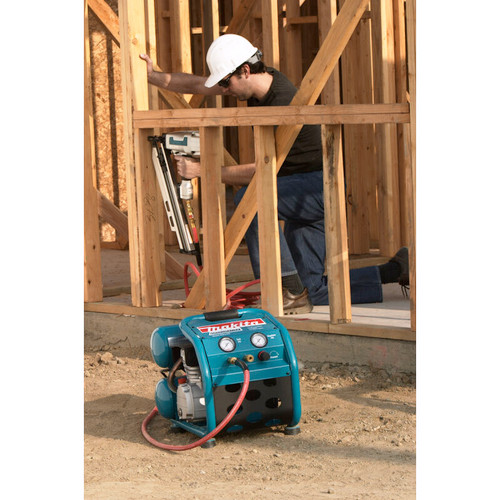 Makita MAC2400  2.5 HP Twin Stack 4.2 Gallon Oil Lubricated Air Compressor Image 2