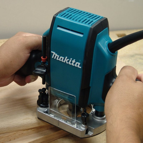 Makita RP0900K  1-1/4 HP Plunge Router Kit - 8 Amp Image 2