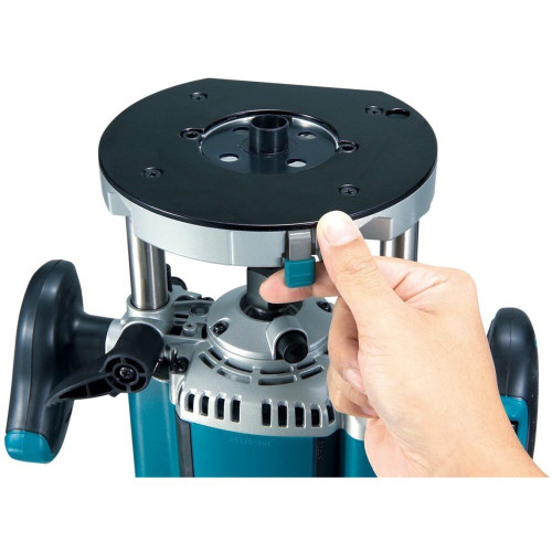 Makita RP2301FC  3-1/4 HP Variable Speed Plunge Router - 15 Amp Image 3