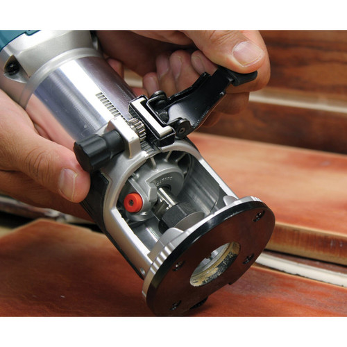 Makita RT0701C  1-14 HP Compact Router Image 2