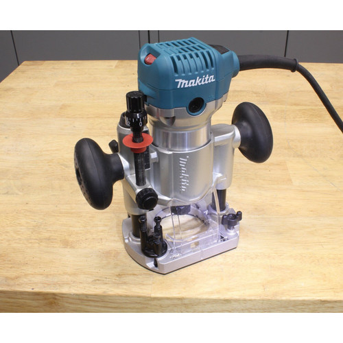 Makita RT0701C  1-14 HP Compact Router Image 3