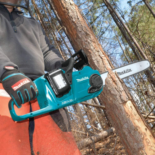 Makita XCU04PT1  36V (18V X2) LXT Brushless 16" Chain Saw Kit with 4 Batteries (5.0Ah) Image 2