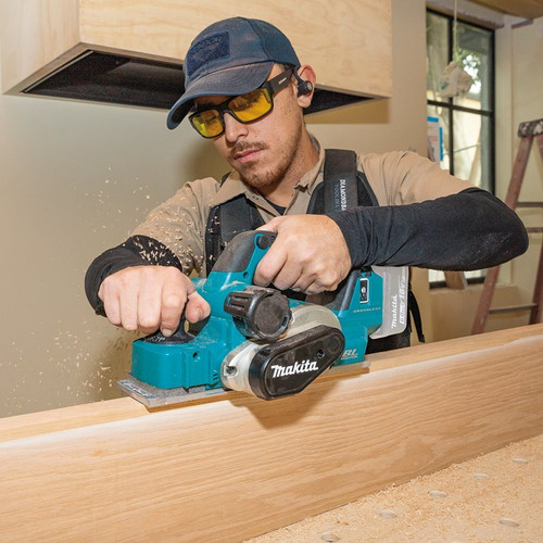 Makita XPK02Z  18V LXT Lithium-Ion Brushless Cordless 3-1/4" Planer, AWS Capable, Tool Only Image 1