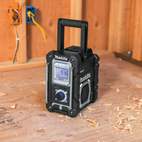 Makita XRM06B  18V LXT / 12V max CXT Lithium-Ion Cordless Bluetooth Job Site Radio, Tool Only Image 3