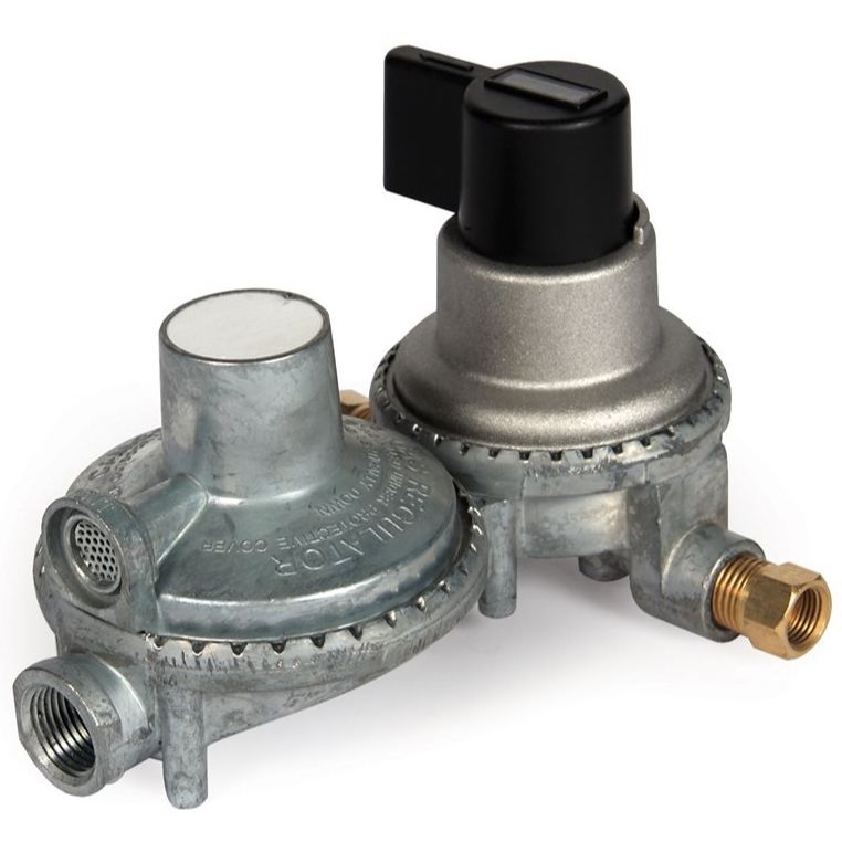 Camco 59005  RV Propane Double-Stage Auto-Changeover Regulator