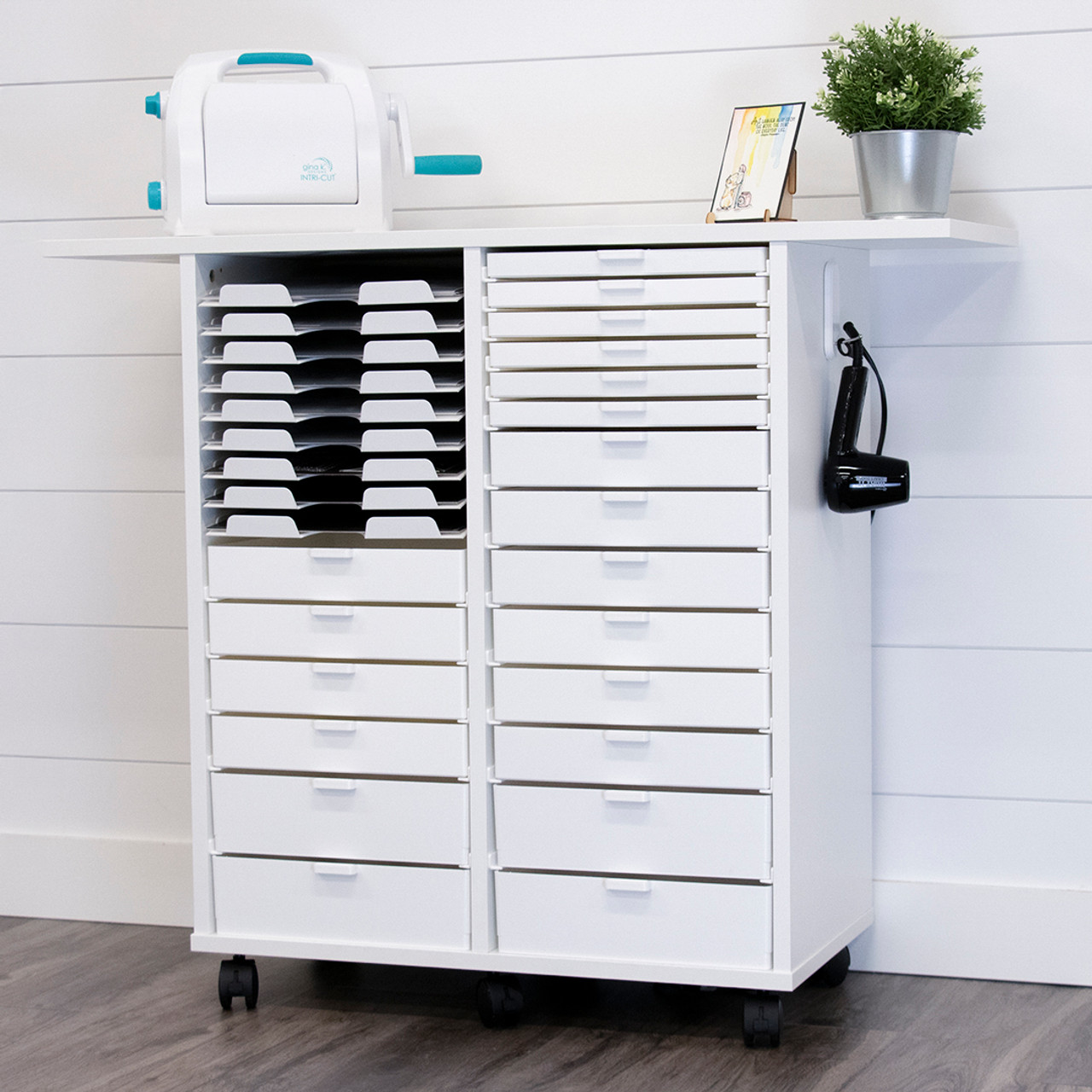 Die Cutting & Embossing Station