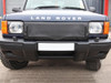 Britpart Radiator Muff Black for Discovery 2 (1998-2002 Pre-Facelift Models) | DA2163, front view of a Land Rover Discovery 2 with the radiator muff fitted.