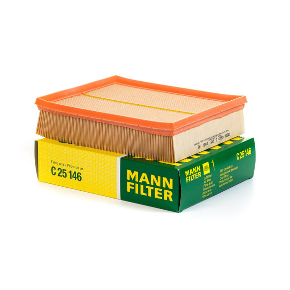 Mann & Hummel Defender Td5 Air Filter MANN OEM, rectangular air filter with orange rubber edge and pleated filter media, placed on its green and yellow Mann Filter product box.