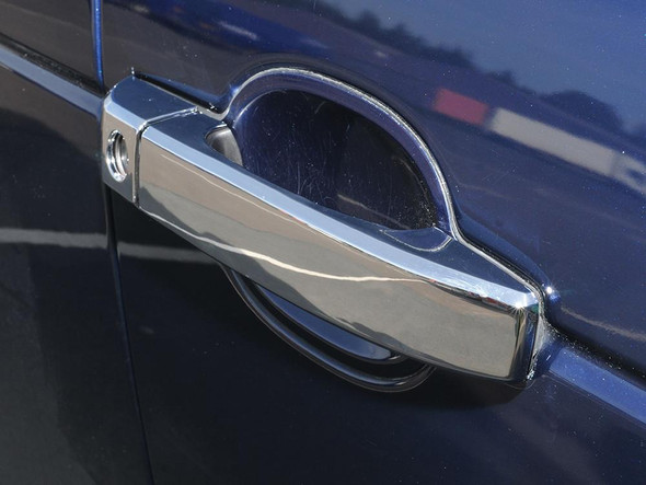Britpart Door Handle Cover Set Chrome for Range Rover L322, close-up of the chrome door handle cover on a blue Range Rover.